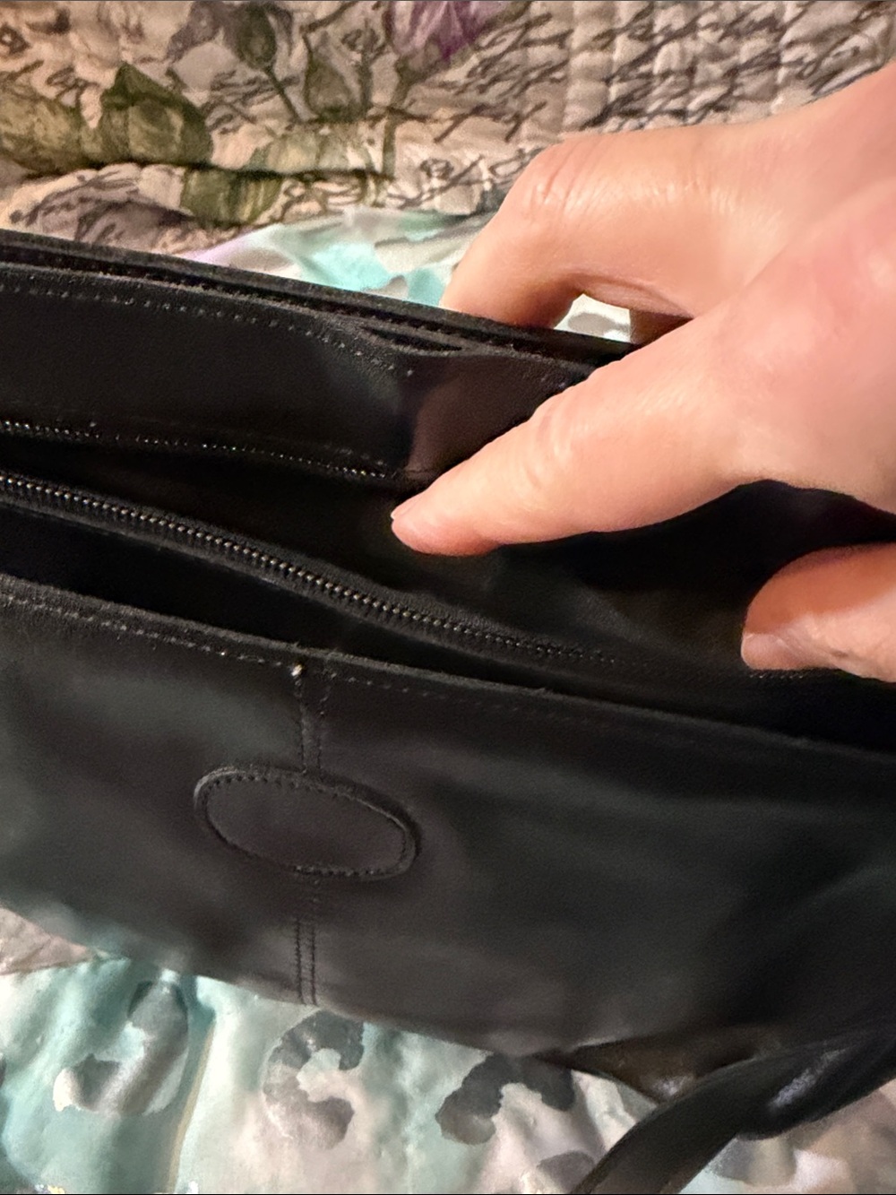 Stone Mountain Women's Black Leather Crossbody Shoulder Bag-EUC - Picture 6 of 12